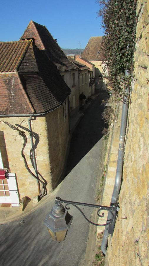 Aux Portes De L'Abbaye Saint-Cyprien  Buitenkant foto